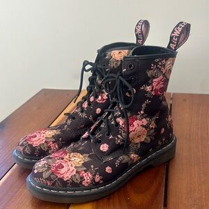 Dr. Martens AirWair Victorian floral combat boots Size 11 Final price drop.